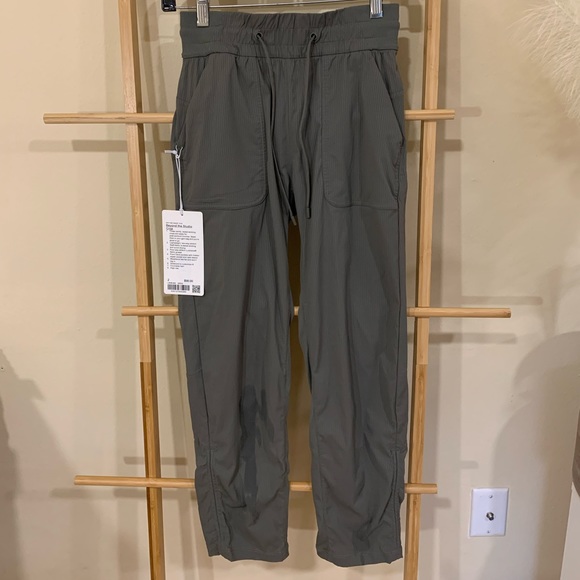 Lululemon Beyond the Studio Crop NWT size 2 - Picture 5 of 7